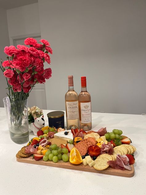 wine night w roses and a charcuterie board. so much love :) Charcuterie Board Date Night, Thanksgiving Cooking, A Charcuterie Board, Food Crush, Charcuterie Recipes, Wine Night, Hotel Stay, Night Vibes, So Much Love