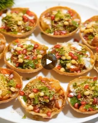 Snack Craving, Chaat Recipe, Chaat Masala, Indian Street Food, Indian Snack Recipes, Indian Snacks, Food Recipe, Chutney, Street Food