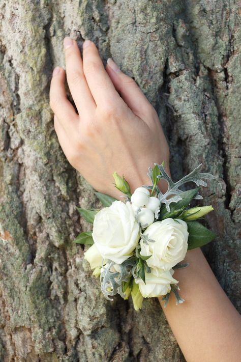 Prom Flowers Corsage, White Corsage, Wrist Corsage Wedding, Wrist Corsage Prom, Prom Corsage And Boutonniere, Bridesmaid Corsage, Petal Confetti, Corsage And Boutonniere, Corsage Prom