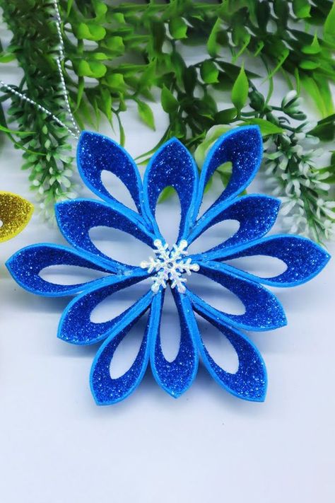 Snowflake Diy Ornaments, Foam Christmas Crafts, Foam Christmas Decorations, Christmas Ornaments Paper, Foam Xmas Decorations, Foam Crafts Diy, Foam Christmas Trees, Foam Ornaments, Foam Sheet Crafts For Adults