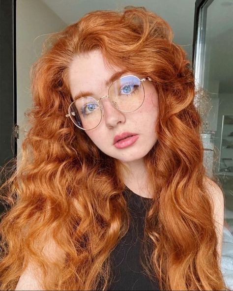 Anna Sitkina, Red Hair And Glasses, Hair And Glasses, Red Curly Hair, Beautiful Red Hair, Colored Curly Hair, Redhead Beauty, Redhead Girl, Hair Reference