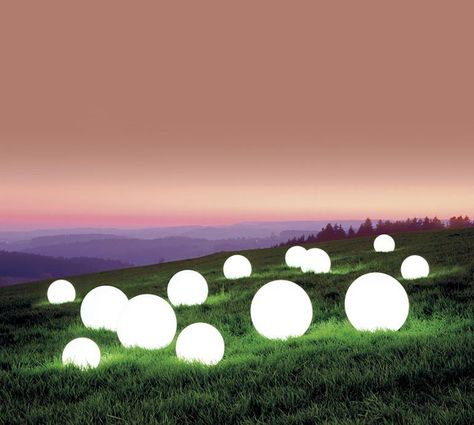 Light globes. Design Yearbook, Orb Light, Tableaux Vivants, Ingo Maurer, Balloon Lights, Deco Originale, International Design, Event Lighting, Ball Lights