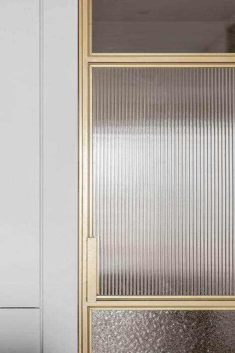 Residence LC | Leibal Textured Glass Door, Reeded Glass, Verre Design, Glass Partition, Pivot Doors, Flute Glass, Furniture Details, Decor Minimalist, Steel Doors