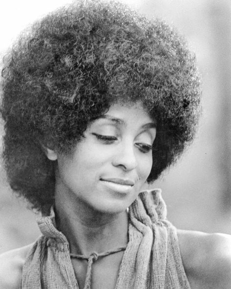 Marla Gibbs on Instagram: “Before I was an actress in Hollywood, I was a dreamer in South Side Chicago #southside #chicago #chitown 🎥🎞 #losangeles #hollywood…” Marla Gibbs, Black Actresses, Black Entertainment, Vintage Black Glamour, Black Actors, Black Hollywood, Black Celebrities, African Beauty, African American Women