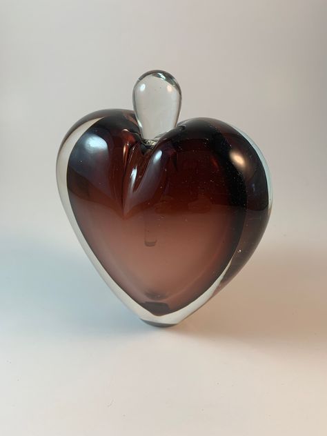 "Beautiful deep amethyst hand-blown summerso heart-shaped perfume bottle with dauber. This piece is unmarked. No chips, cracks, or scratches. approximately 5\" tall. Thank you for looking!" Perfume Bottle Concept, Heart Shaped Perfume Bottle, Perfume Bottle Necklace, Cool Perfume Bottles, Lovecore Room, Old Perfume Bottles, Pretty Perfume Bottles, Perfume Bottle Design, Fragrance Bottle