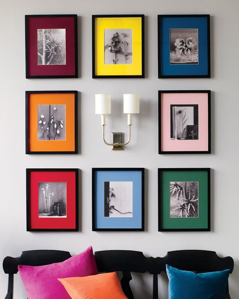 20 Ways to Add Color to Your Home Photowall Ideas, معرض فني, Koti Diy, Display Family Photos, Framed Pictures, Cool Ideas, Wall Gallery, Home Design Decor, A Living Room