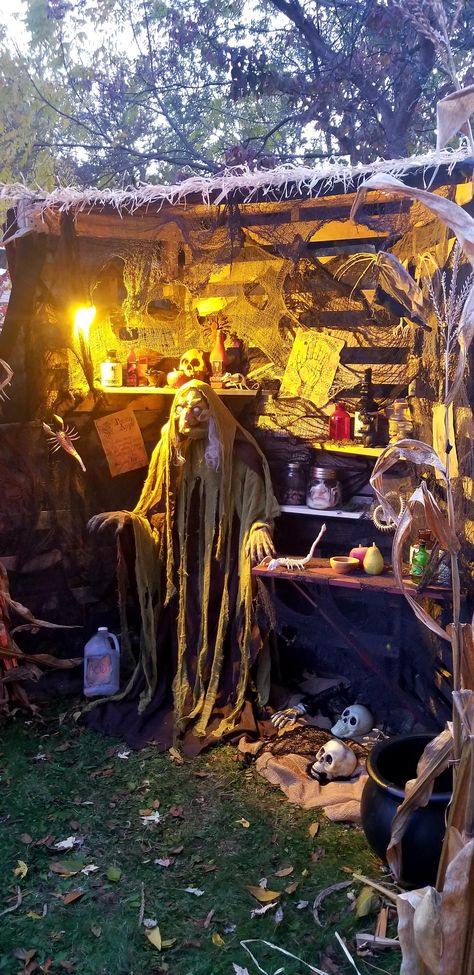 Halloween Shed Ideas, Witch Backdrop Ideas, Scary Scenes For Halloween, Witches House Halloween Decorations Outdoor, Halloween Shack Diy, Witch Themed Haunted House, Halloween Witch Cubicle Decor, Halloween Decorations Outdoor Witch Theme, Witches Lair Decorations