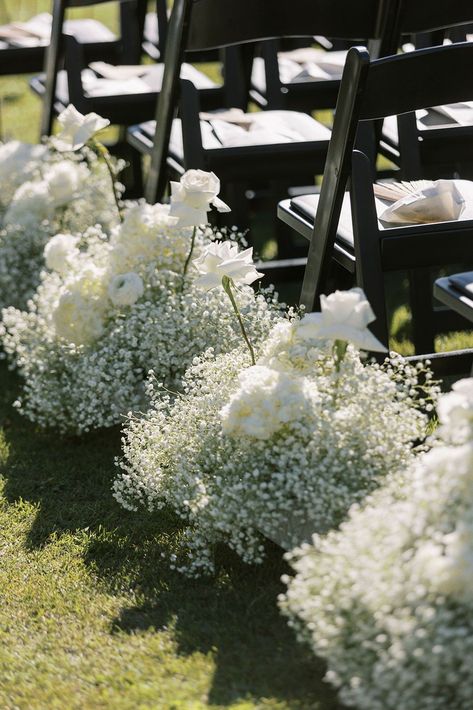 Classy white wedding flowers for wedding ceremony seating for a luxury golf course wedding Golf Course Wedding Flowers, Golf Course Wedding Decor, Golf Course Ceremony, Golf Course Wedding Ideas, Classy White Wedding, Black And White Ceremony, Wedding Golf Course, Golf Course Wedding Ceremony, Flowers For Wedding Ceremony