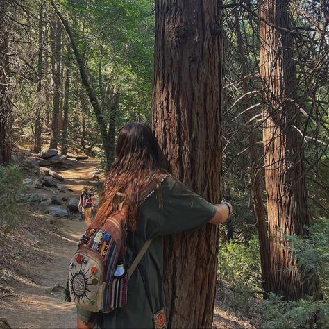 Hiking In Forest, Mountain Hippie Aesthetic, Hippie Woman Aesthetic, Earthy Granola Aesthetic, Hippy Astetic, Nature Hippie Aesthetic, Outdoor Adventure Aesthetic, Hippie Vision Board, Dark Granola Aesthetic