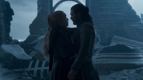 Dany And Jon, Jon Daenerys, Wade Kinsella, Got Jon Snow, Kit And Emilia, Daenerys And Jon, Emilia Clarke Daenerys, Emilia Clarke Daenerys Targaryen, Jon Snow And Daenerys