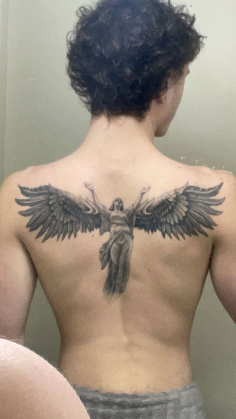 Back piece of an angel Chest Tattoo Pieces For Men, Angel Back Piece Tattoo, Angelic Back Tattoo, Angel Tattoo Ideas Men, Side Of Arm Tattoo Men, Eyes Back Tattoo, Seraphim Chest Tattoo, Lucifer Back Tattoo, Tattoos On Shoulder Men