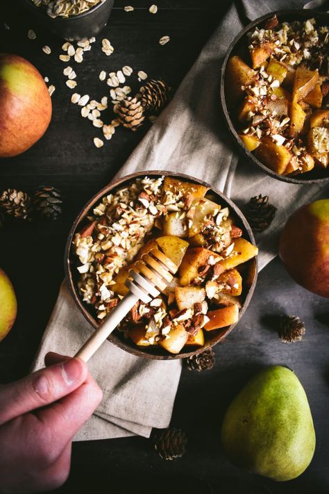 Winter Oatmeal, Pear Oatmeal, Stewed Apples, Stewed Fruit, Homemade Croissants, Apple Breakfast, Apple Oatmeal, Winter Fruit, Oatmeal Bowls