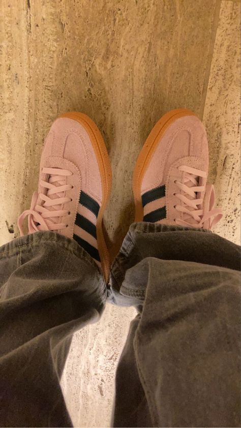 Pink Sambas, Looks Adidas, Bra Outfit, Adidas Spezial, Stunning Shoes, Paris Outfits, Shoe Inspo, Swag Shoes, Pink Adidas