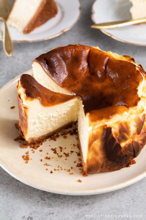 This is not an authentic Basque cheesecake. It is my interpretation of a burnt Basque-style cheesecake with the addition of a vanilla cookie crust bottom. Quiche, Basque Cake, Basque Burnt Cheesecake, Burnt Cheesecake, Basque Cheesecake, Wafer Cookies, Vanilla Cookies, Round Cake Pans, Food Cakes