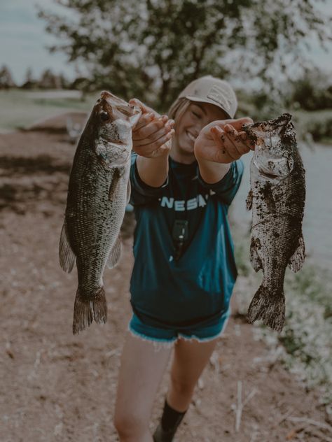 Country Fishing, Country Girl Aesthetic, Southern Aesthetic, Hunting Lifestyle, Country Couple Pictures, Country Girl Life, Country Photography, Everything Country, Country Summer