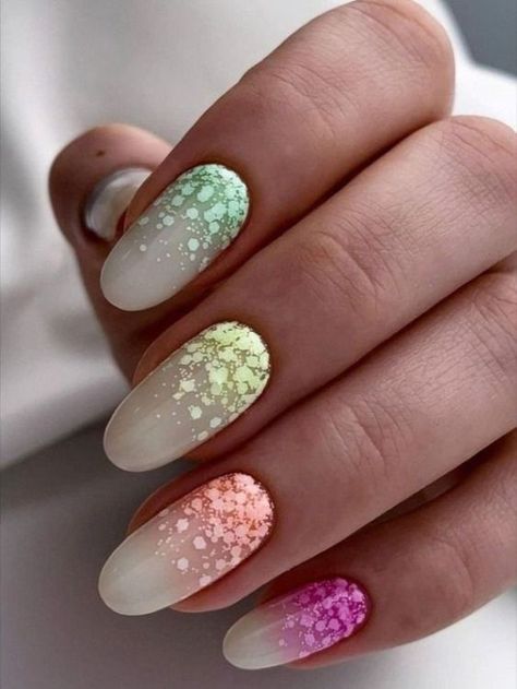 Ombre gel nails are very common in everyday life nowadays. They were first chosen for weddings, but nowadays they go very well with almost anything. Winter Multicolor Nails, Multicolor Nails, Ombre Gel Nails, Unghie Sfumate, Makeup Nails Designs, Modern Nails, Neon Nails, Kandy, Chic Nails