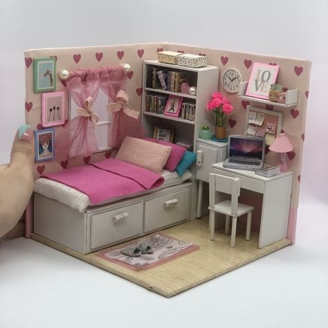 Diy Mini Room Ideas, Mini Bedroom Diy, Diy Mini House Projects, Doll Room Diy, Tiny Cardboard Houses Diy, Cute Crafts Cardboard, Cute Crafts With Cardboard, Lps House Ideas, Mini Diy House