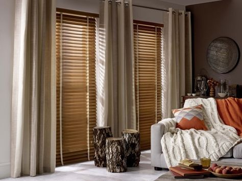 Blinds And Curtains Together, Blinds And Curtains, Brown Living Room Decor, Patio Blinds, Modern Blinds, Living Room Blinds, Bedroom Blinds, Curtains And Blinds, Sliding Door Blinds