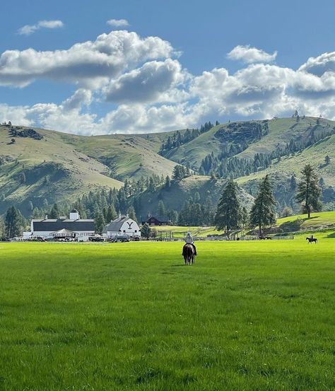 Yellow Stone Ranch House, Yellow Stone House, Wyoming Farm, Farm Town, Chestnut Springs, Mountain Farm, Cowboy Romance, Country Aesthetic, Cowboy Aesthetic