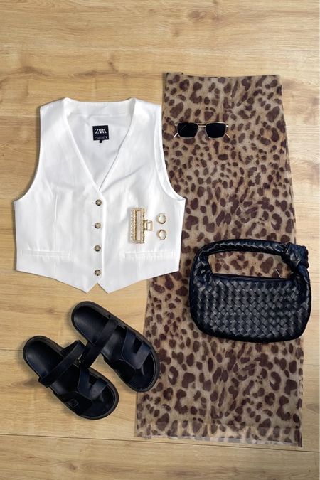 Animal Print Vest Outfit, Style A Vest Outfit, Pollera Animal Print, Vest Outfits For Women Summer, Outfit Animal Print, Class Outfits, Casual Chic Summer, Classic Style Outfits, Tailored Suit