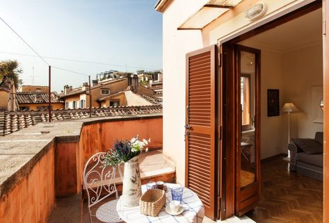 Apartment Italian Style, Venice Italy Apartment, Apartments In Italy, Apartment In Rome, Rome Apartment Aesthetic, Italian Apartment Decor, Small Italian Apartment, Italy Apartment Aesthetic, Italian Apartment Aesthetic