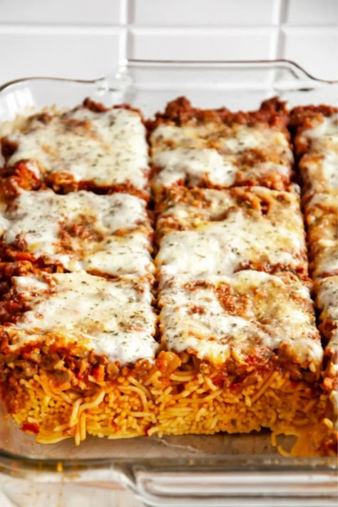 This Baked Spaghetti is a higher protein, lower fat version of Million Dollar Spaghetti that still tastes amazing and will fill that pasta craving while keeping your eating habits on track! With only 266 calories per serving you can definitely have seconds!! #spaghetti #skinny #healthy #lowfat #protein #weeknight #dinner #easy Low Calorie Spaghetti, Beef Enchiladas Recipe, Soft Flour Tortillas, Low Calorie Pasta, Mexican Ideas, Pasta Calories, Healthy Spaghetti, Beef Enchilada Recipe, Cheesy Chicken Spaghetti