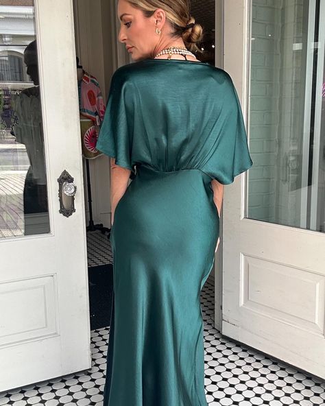 Our Eve dress is our biggest seller and now it not only comes in golden sands but hunter green and merlot! She’s perfect for weddings, pics, Etc. #satindress #weddingguest #datenightdress #boutiquedress Green Wedding Guest Dresses, Hunter Green Wedding, Elegant Wedding Guest Dress, V Neck Cocktail Dress, Dark Green Dress, Cocktail Dress Wedding, Eve Dresses, Maxi Gown Dress, Satin Maxi