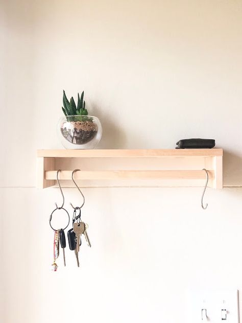 DIY entryway key holder #entrywayideas #keyholder #ikeahackers #ikeadiy #homedecorideas #diy #shelfie #succulentlove Ikea Key Holder, Entry Way Key Holder Ideas, Entryway Key Holder Ideas, Keyholders Diy, Diy Keyholder, Key Holder Ideas, Diy Key Holder, Keys Storage, Entryway Key Holder