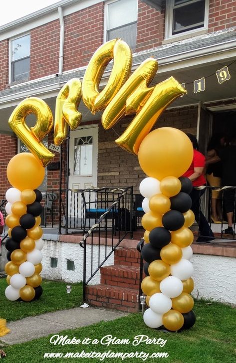 Prom Balloon Columns, Black White And Gold Balloon Columns, Prom Balloon Ideas, Prom Send Off Decorations, Prom Sendoff Decoration Ideas, Prom Set Up Ideas At Home, Prom Balloon Arch, Prom Backdrop Ideas, Prom Send Off Ideas Decorations