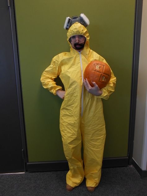 Halloween Costumes: To be Walter White from Breaking Bad you'll need a hazmat suit, gas mask, glasses, and if you're a girl with long hair you can use that to make a goatee! Hazmat Suit Costume, Halloween Costume Suit, Halloween Suits, Black And White Suit, Hazmat Suit, Funny Morning Pictures, The Dragon Prince, Suit Costume, Fun Quizzes To Take