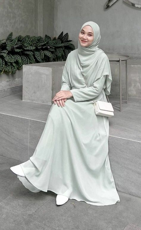 [Sponsored] 35 Great Muslim Fashion Dress Simple Ideas You'll Be Amazed By Immediately #muslimfashiondresssimple Muslimah Fashion Outfits Simple, Blouse Muslimah Fashion, Muslim Fashion Dress Simple, New Hijab, Celebrity Prom Dresses, Muslimah Style, Muslim Style, Gaun Fashion, Muslim Outfits Casual