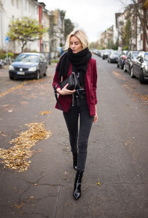 Burgundy and patent leather are a great way to spice up a basic jeans & tee look. x Burgundy Blazer Outfit, Velvet Jacket Outfit, Velvet Blazer Outfit, Velvet Blazer Women, Women Casual Outfits, Burgundy Velvet Blazer, Burgundy Blazer, Casual Chique, Looks Street Style