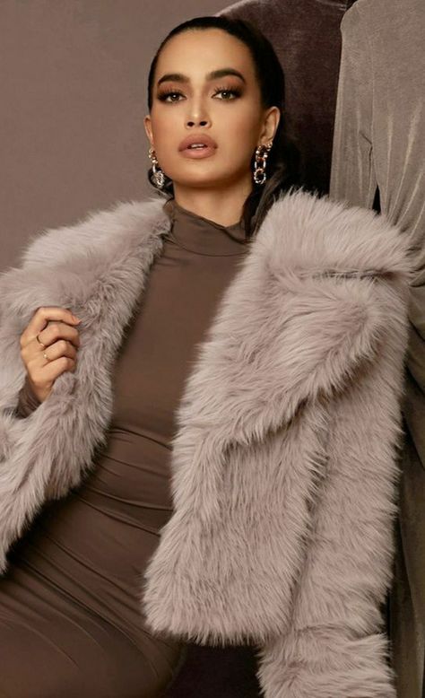 Tiger Outfit, Faux Fur Coats Outfit, Winter Outfits Fashion, Fur Jacket Outfit, Sleek Wedding, Fashion Outfits Winter, Faux Fur Outfit, 8ball Pool, Fur Blazer