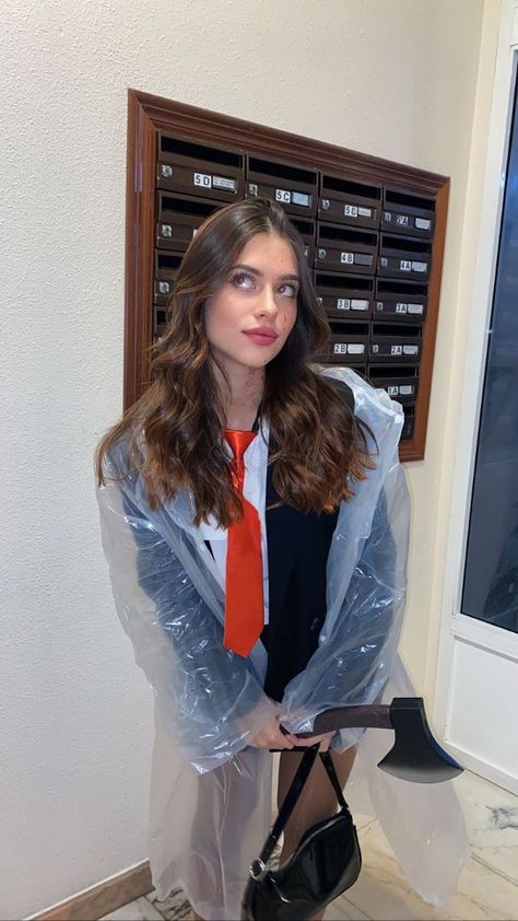 Patrick Bateman Costume Girl, American Pshyco Costume Girl, Patrick Bateman Costume Woman, American Physco Costume Women, Work Halloween Costume, Cool Girl Costumes, Patrick Bateman Costume, Halloween Costumes Women Creative, Most Creative Halloween Costumes