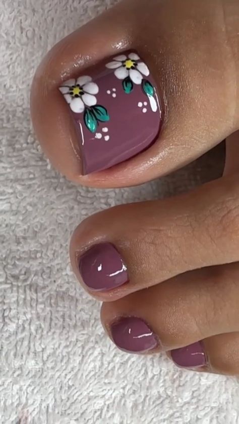 #Uñas Lindas Mary | Uñas de pies decoradas 💅🦶 | Instagram Cute Toes Nails Designs, Toe Design Ideas, September Pedicure, Flower Toenails, Simple Toe Nail Art, Feet Nail Art Designs, Gel Nails Pedicure, Nail Designs For Toes, Toes Nails Designs