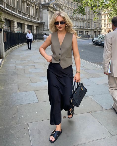 Styling a zara waistcoat with a long satin skirt from asos perfect corporate office work outfit idea Nyc Corporate Outfits, Black Midi Skirt Work Outfit, Neutral Ootd, Drinks Outfits, Waistcoat Outfit, Satin Skirt Outfit, Monday Outfit, Meeting Outfit, Summer Office Outfits