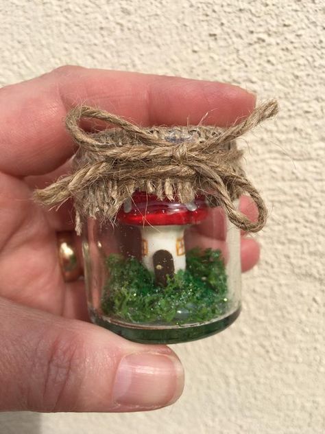 Small Jars Ideas, Little Jars Ideas, Small Jar Crafts, What To Do With Glass Jars, Small Glass Jar Crafts, Tiny Jar Crafts, Glass Jar Art, Glass Jar Crafts, Jar Magic