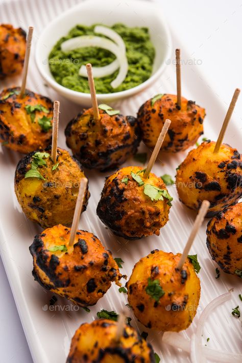 Indian Food Presentation Ideas At Home, Birthday Party Snacks Indian, Indian Canapes Ideas, Indian Party Starters, Indian Starters Recipes, Indian Food Serving Ideas, Indian Food Serving Ideas Creative, Mehendi Food Ideas, Indian Finger Food Parties