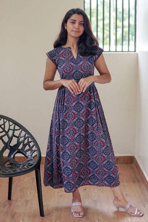 Cotton Frock Pattern For Women, Pen Kalamkari Frocks For Women, Simple Frock Designs For Women, Simple Kurti Designs Casual, Cotton Frock Designs For Women, Simple Cotton Frocks For Women, Cotton Frocks For Women, Cotton Dress Pattern Indian, Frock Designs For Women