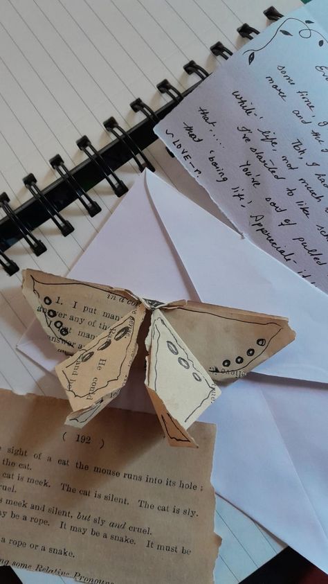 Letters Aethestic, Letters In Books Aesthetic, Cute Letter Aesthetic, Love Letter Origami, Passing Notes Aesthetic, Korean Letters Aesthetic, Paper Letters Aesthetic, Letter Inspo Aesthetic, Handwritten Letter Ideas