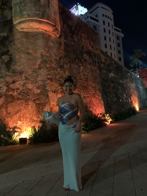 Bahamas Night Outfit, Scarf Top And Skirt Outfit, Island Night Outfit, Tropical Night Outfit, Puerto Rico Outfit Ideas, Carribean Girl Aesthetic, Puerto Rico Aesthetic Outfits, Tropical Outfit Aesthetic, Puerto Rican Outfits