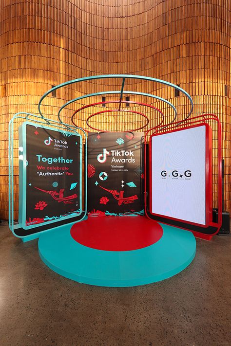 Tiktok Booth Design, Museum Display Design, Creative Booth Design Exhibition Stands, Exbition Design, Exhibition Booth Design Ideas Creative, Creative Booth Design, Exhibition Design Ideas, Activation Booth, Booth Design Ideas