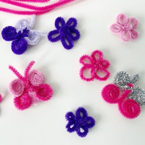 Hier wordt je toch vrolijk van deze leuke vlinders en bloemen. Ze zijn heel gemakkelijk te maken met chenille draad of pijpenragers. Klik op de link voor de uitgebreide omschrijving Van