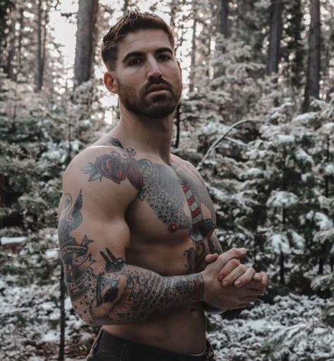 Thoren Bradley is a hot wood chopper and Twitter's best motivational speaker. Here's his hottest photos, wood chopping videos and best tweets. #lumberjack #hotguys Thoren Bradley, Lumberjack Men, Wood Chopper, Body Weight Workout Plan, Lumberjack Style, Wood Chopping, Viking Men, Beard Hairstyle, Best Tweets