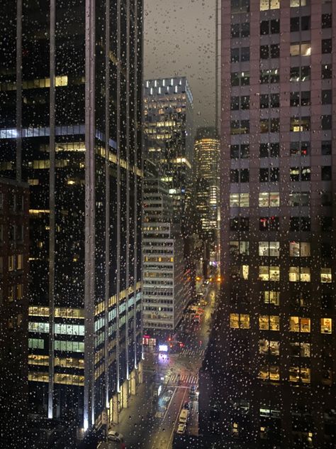 Nyc Rain, New York Rain, Nyc Dream, Happy Aesthetic, Media Magazine, Loose Pullover Sweater, Surface Tension, London Trip, Nyc Girl