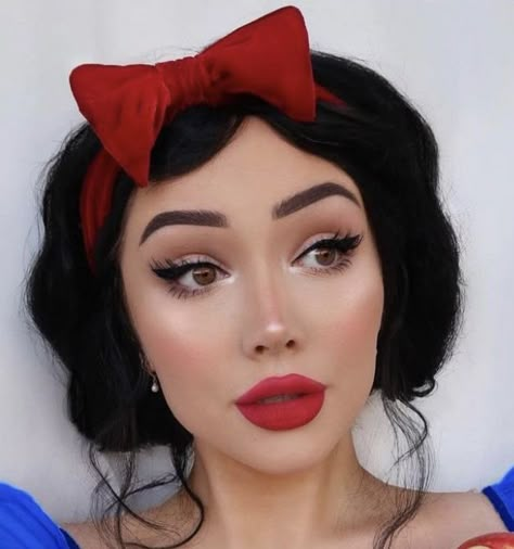 Film Costume Ideas, Princess Makeup Looks, Snow White Makeup, Makeup Carnaval, Catrina Makeup, White Face Paint, Movie Halloween Costumes, Queen Bee Beyonce, White Lips