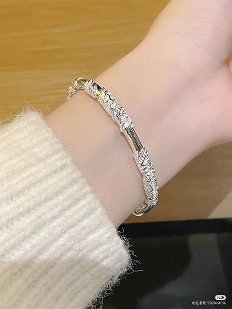 Silver Bracelet Designs, Gold Earrings Models, Fancy Jewelry Necklace, Pretty Jewelry Necklaces, Gold Bridal Jewellery Sets, Silver Bracelets For Women, Wrist Jewelry, Gold Jewelry Stores, Indian Jewelry Sets