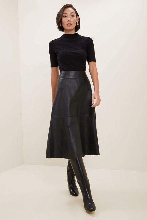 Leather Midi Skirt Outfit, Leather Skirt Long, Womens Leather Skirt, A Line Skirt Outfits, Elegantes Business Outfit, Long Leather Skirt, Leather A Line Skirt, Leather Skirt Outfit, Dress Skirts