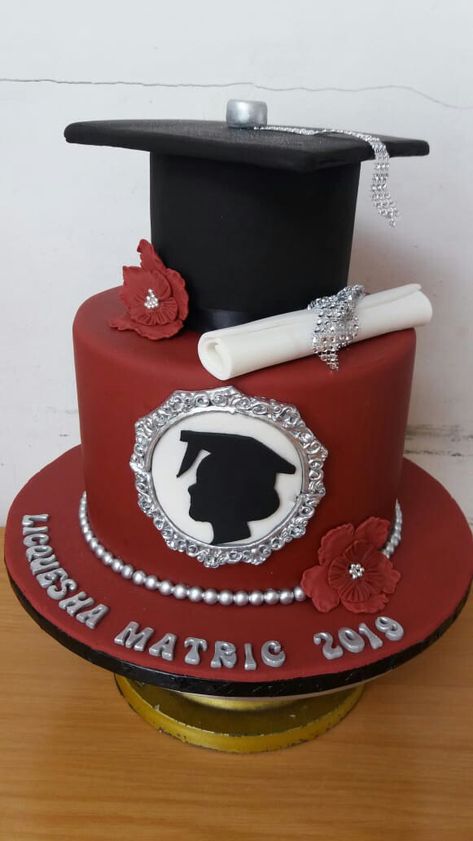 Maroon matric ball cake Matric Ball Cakes, Matric Cakes, Matric Cake Ideas, Red Graduation Cakes, Maroon Graduation Cake, Burgandy Cake Quince, Mba Cake Graduation, Texas A&m Cake Graduation, Farewell Cake