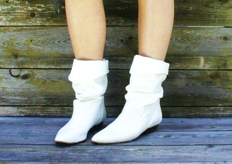 These 80's indie boots could work well with leggings. Something wide to flare and accent the tight angles in combo with the hoods and collars 80s Shoes Women, 1980s Makeup And Hair, Pixie Boots, 80s Shoes, 80s Party Outfits, 80s Fashion Trends, White Ankle Boots, Slouch Boots, Canvas Boots